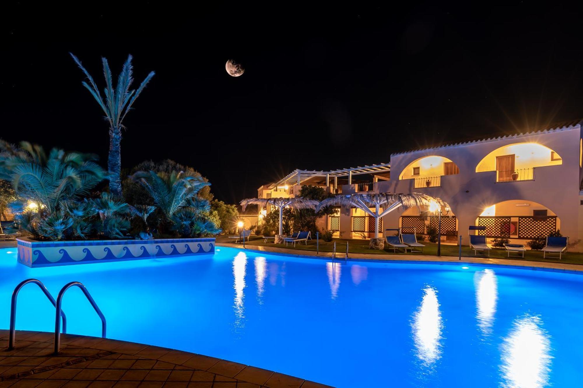 Hotel Luci Del Faro Calasetta Exterior foto