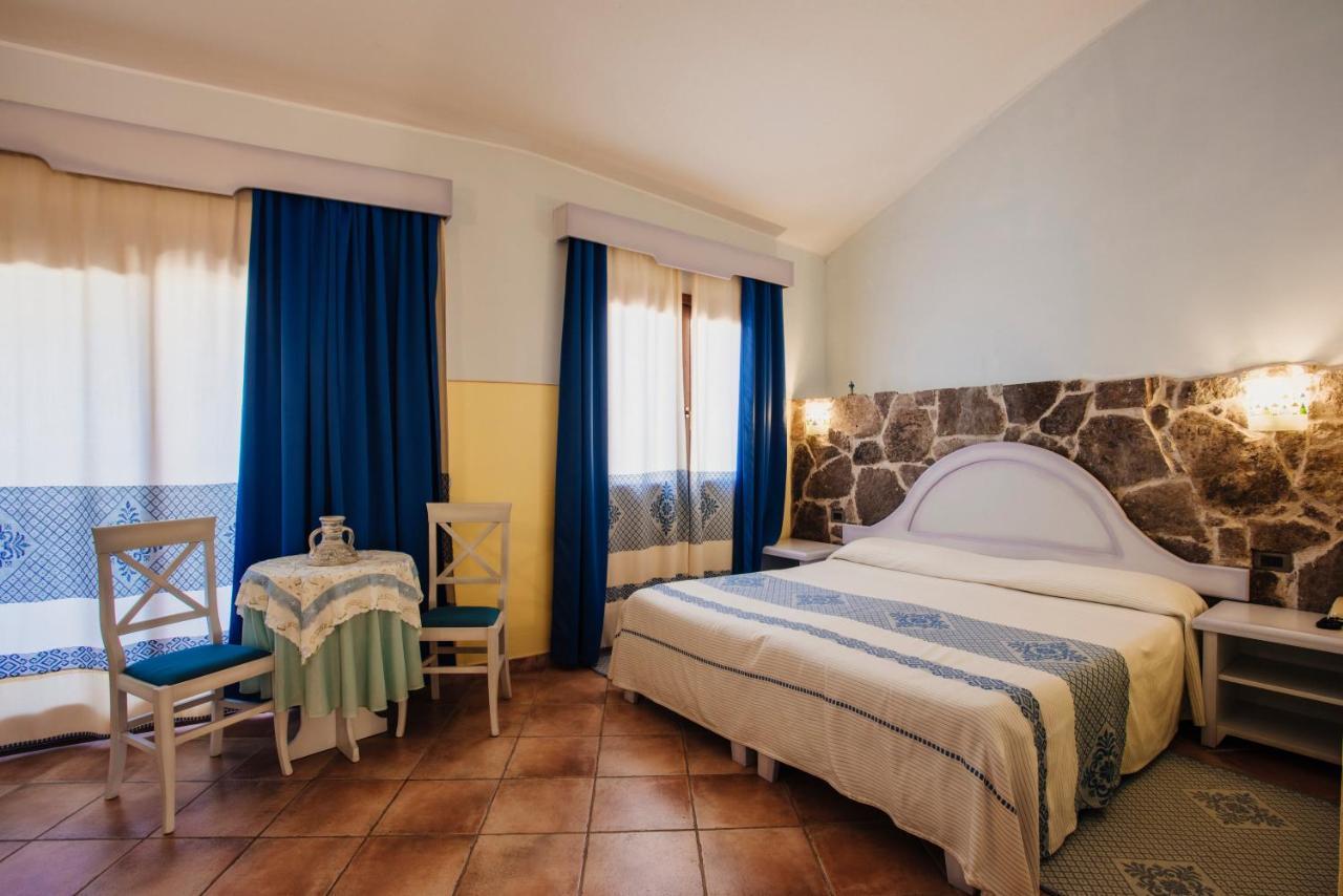Hotel Luci Del Faro Calasetta Exterior foto